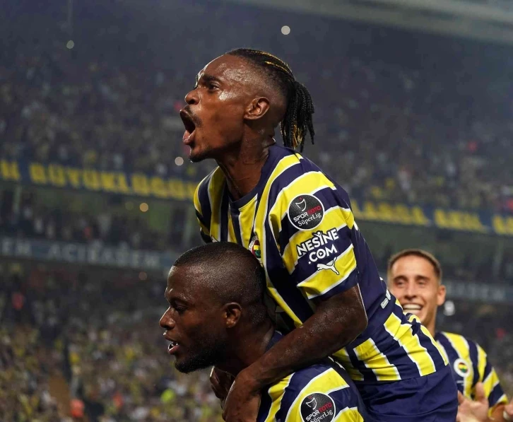 Spor Toto Süper Lig: Fenerbahçe: 2 - Adana Demirspor: 0 (İlk yarı)
