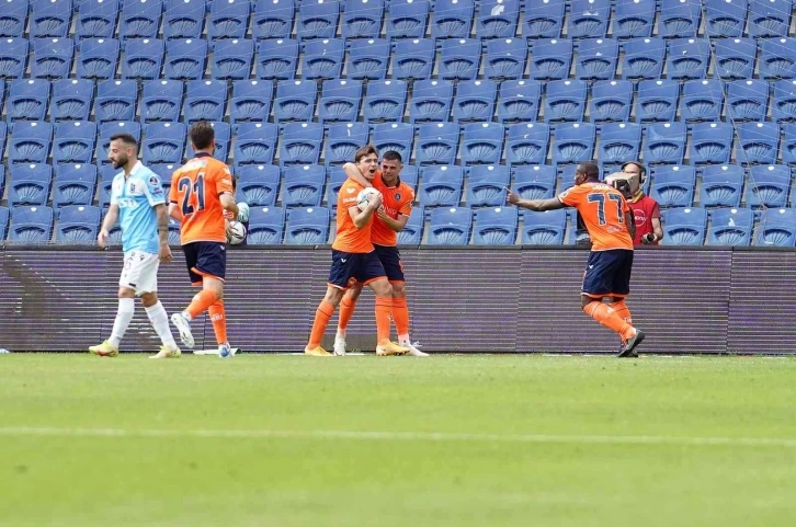 Spor Toto Süper Lig: Medipol Başakşehir: 3 - Trabzonspor: 0 (İlk yarı)
