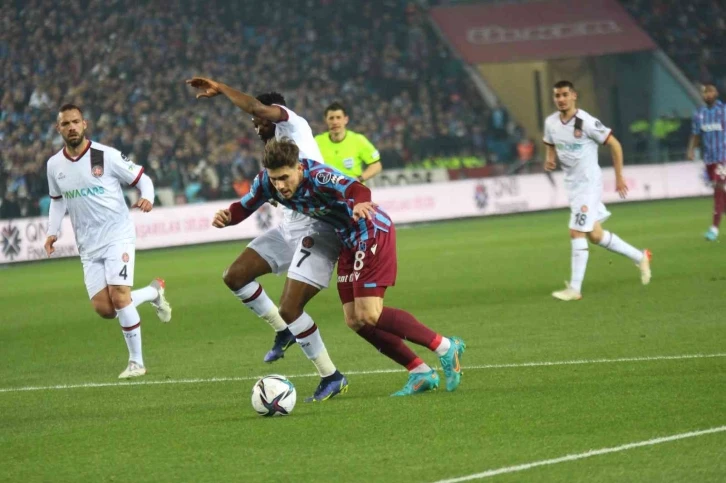 Spor Toto Süper Lig: Trabzonspor: 0 - Fatih Karagümrük: 1 (İlk yarı)
