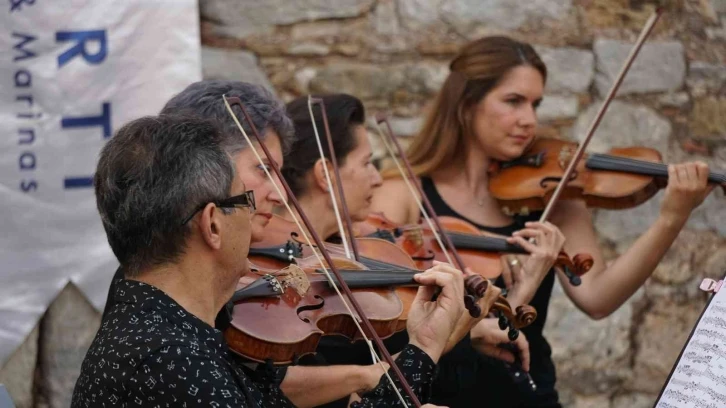 Tarihi kalıntıdan klasik müzik yükseldi
