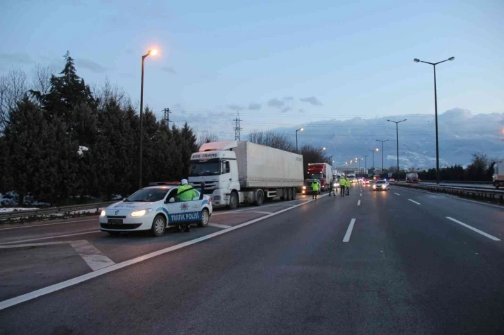 TEM Otoyolu İstanbul istikameti trafiğe kapatıldı
