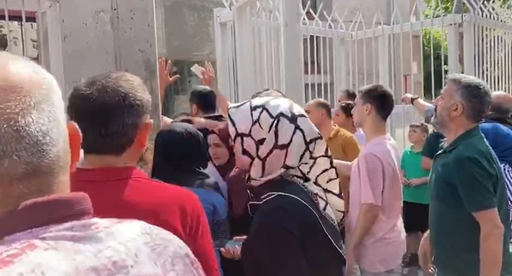TYT’ye geç kalanlar kapıdan döndü