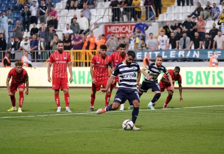 Umut Bozok, 18 gole ulaşarak gol krallığında zirveye yerleşti
