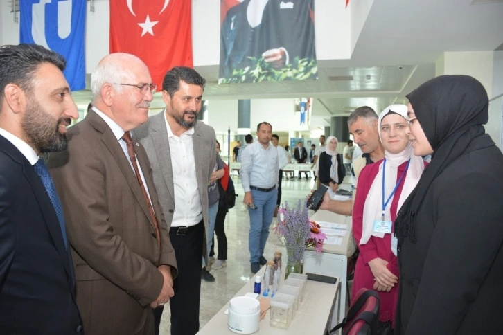 Uşak’ta ’Genç Nesiller Yarışıyor’ proje yarışmasında ödüller sahiplerini buldu
