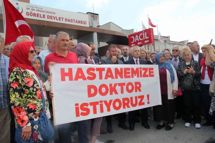 Uzman doktor isteyen muhtarlardan basın açıklaması
