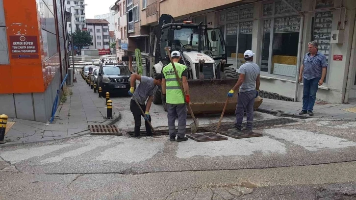 Yoğun yağışta oluşan birikinti ve çamurlar temizlendi
