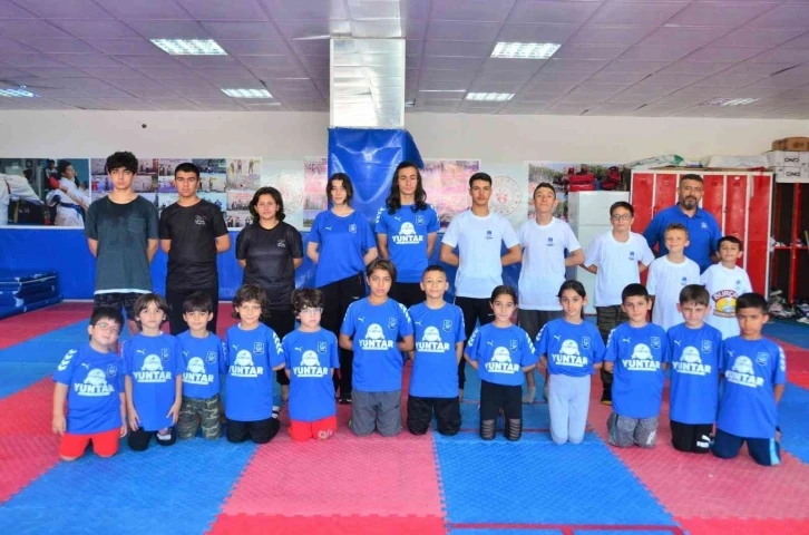 Yunusemre’de çocuk ve gençler wushu öğreniyor
