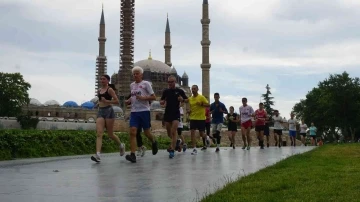 30 Atlet, Mimar Sinan’ın ustalık eseri Selimiye çevresinde 11 tur attı
