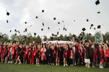 5 bin 756 üniversiteli mezuniyet sevinci yaşadı

