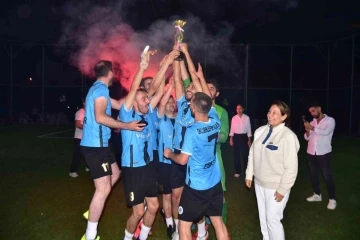 6’ncı İnönü Geleneksel Halı Saha Turnuvası kazananı Oklubalı Gençlik Spor oldu
