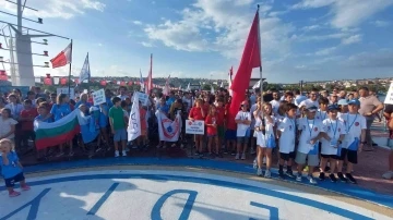 8 ülkenin katılımıyla uluslararası yelken yarışları kortej yürüyüşü ile başladı
