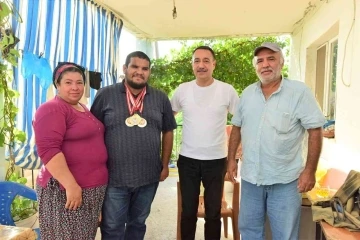 Acar’dan Görme Engelli Halter Türkiye Şampiyonu Poyraz’a destek
