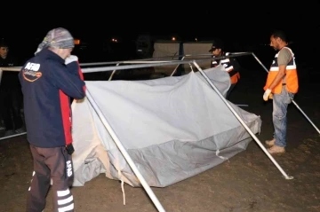 AFAD’tan çadır kentteki mağdur aileye çadır desteği
