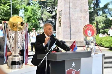 Ahmet Ağaoğlu: “Trabzonspor’un tüm başarıların hepsinde alnı ak, başı dik oldu”
