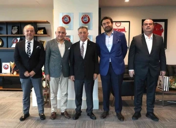 Ahmet Nur Çebi’den, TFF Başkanı Mehmet Büyükekşi’ye ziyaret
