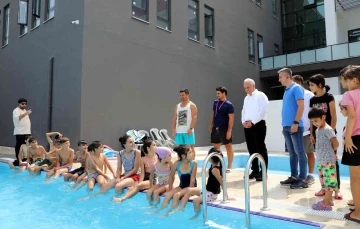 Akdenizli çocukların havuz keyfi
