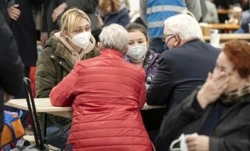 Almanya Cumhurbaşkanı Steinmeir, Ukraynalı mültecileri ziyaret etti
