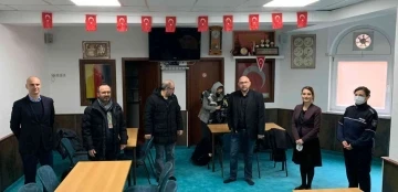 Almanya’da ırkçı saldırıya uğrayan camiye eyalet müsteşarından ziyaret
