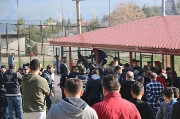 Amatör maç sonrası polis ile taraftar arasında gerginlik
