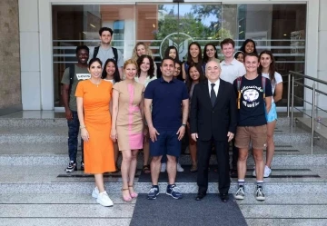 Amerikalı öğrenciler yaz okulu için İzmir’e geldi
