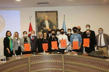 Anadolu Lisesi öğrencilerine İHA sertifikası
