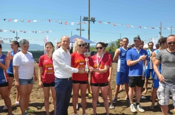 Anadolu Üniversitesi Plaj Hentbol Kadın Takımı Türkiye Şampiyonu oldu
