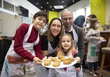 Anne-babalar pişirdi, çocuklar tasarladı
