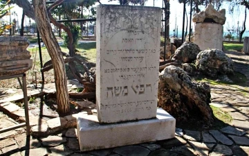 Antalya’nın tek Yahudi mezar taşı müzede korunuyor
