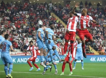 Antalyaspor, yenilmezlik serisini 12 maça çıkardı
