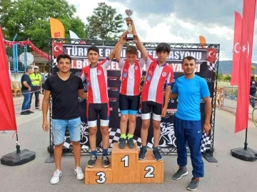 Antalyasporlu genç bisikletçiler Burdur’da ikinci oldu
