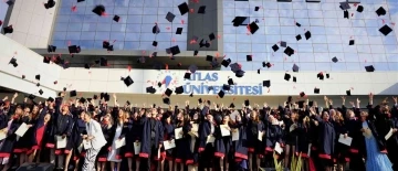 Atlas Üniversitesi ilk mezunlarını verdi
