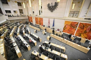 Avusturya Parlamentosu’ndan zorunlu Covid-19 aşısına onay
