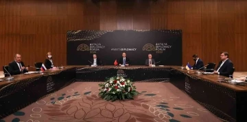 Bakan Çavuşoğlu: &quot;Temennimiz bölgemizde barışın yeniden tesis edilmesi&quot;