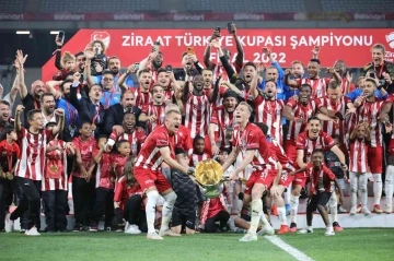 Bakan Kasapoğlu’ndan Sivasspor için tebrik mesajı
