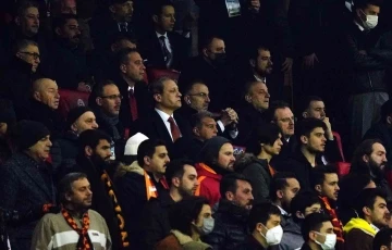 Bakan Kasapoğlu, TFF Başkanı Özdemir ve başkanlar maçı beraber izledi
