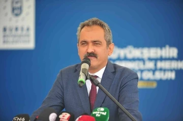 Bakan Özer: &quot;Gençlerimize güveniyoruz&quot;
