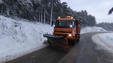 Balıkesir’in yükseklerinde kar yağışı devam ediyor
