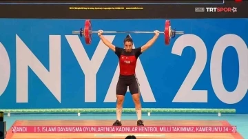 BARÜ öğrencisi Berfin Altun’dan gümüş madalya
