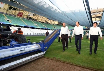 Başkan Altay Büyükşehir Stadyumu’nda hibrit çim çalışmalarının başladığını açıkladı

