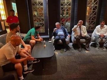 Başkan Yıldırım, futbolcularla bir araya geldi
