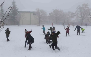 Bayburt’ta eğitime 1 gün süreyle kar tatili
