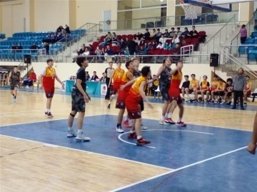 Bilecik’in ev sahipliğini yaptığı Okul Sporları Genç B Basketbol Müsabakaları tamamlandı
