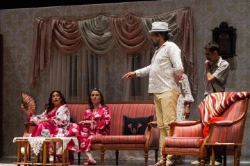 Bilecik’te ’Düdüklüde Kıymalı Bamya’ adlı tiyatro oyunu büyük beğeni topladı
