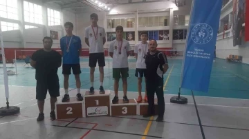 Bursa Büyükşehir Belediyesporlu badmintonculardan 13 madalya
