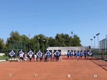 Bursa Büyükşehir Belediyesporlu okçulardan tam isabet
