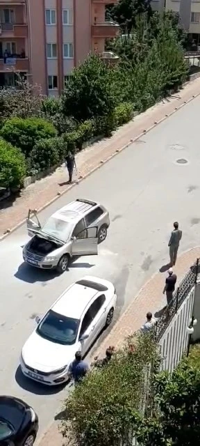 Bursa’da bir otomobil seyir halindeyken alev topuna döndü
