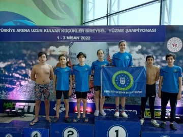 Bursalı yüzücüler Trabzon’dan madalya ile döndü
