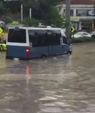 Çankaya’da sağanak yağış sonrası hayat durma noktasına geldi
