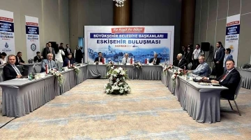 CHP’li büyükşehir belediye başkanları Eskişehir’de bir araya geldi
