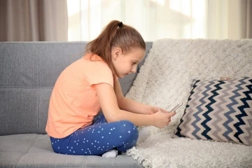 Çocuklarda ekran bağımlılığı omurga hastalıklarına zemin hazırlıyor
